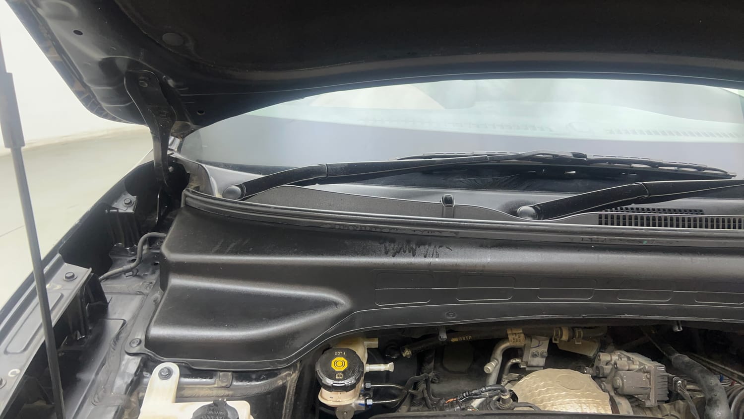 Used 2023 Hyundai Alcazar Signature (O) 7 Seater 1.5 Diesel AT Diesel Automatic engine ENGINE RIGHT SIDE HINGE & APRON VIEW
