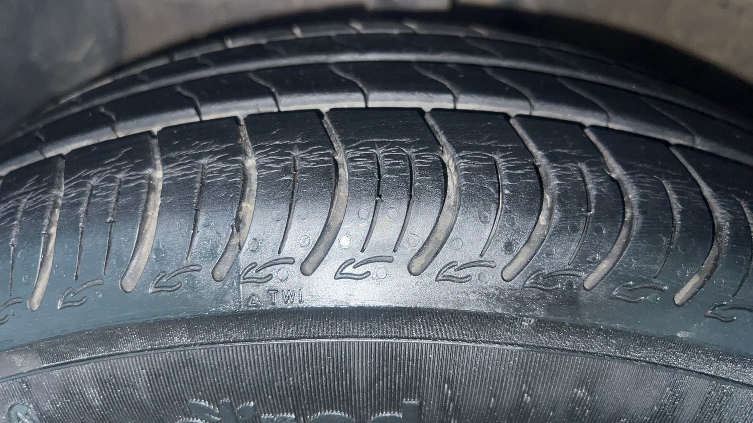 Used 2018 Hyundai Grand i10 Magna AT 1.2 Kappa VTVT Petrol Automatic tyres LEFT FRONT TYRE TREAD VIEW