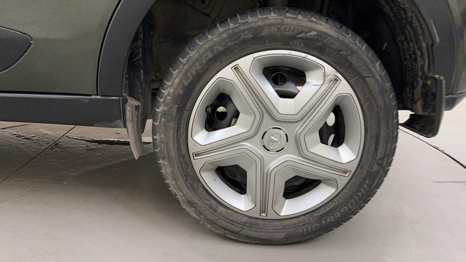 Used 2022 Tata Nexon XMA (S) Petrol Automatic tyres LEFT REAR TYRE RIM VIEW