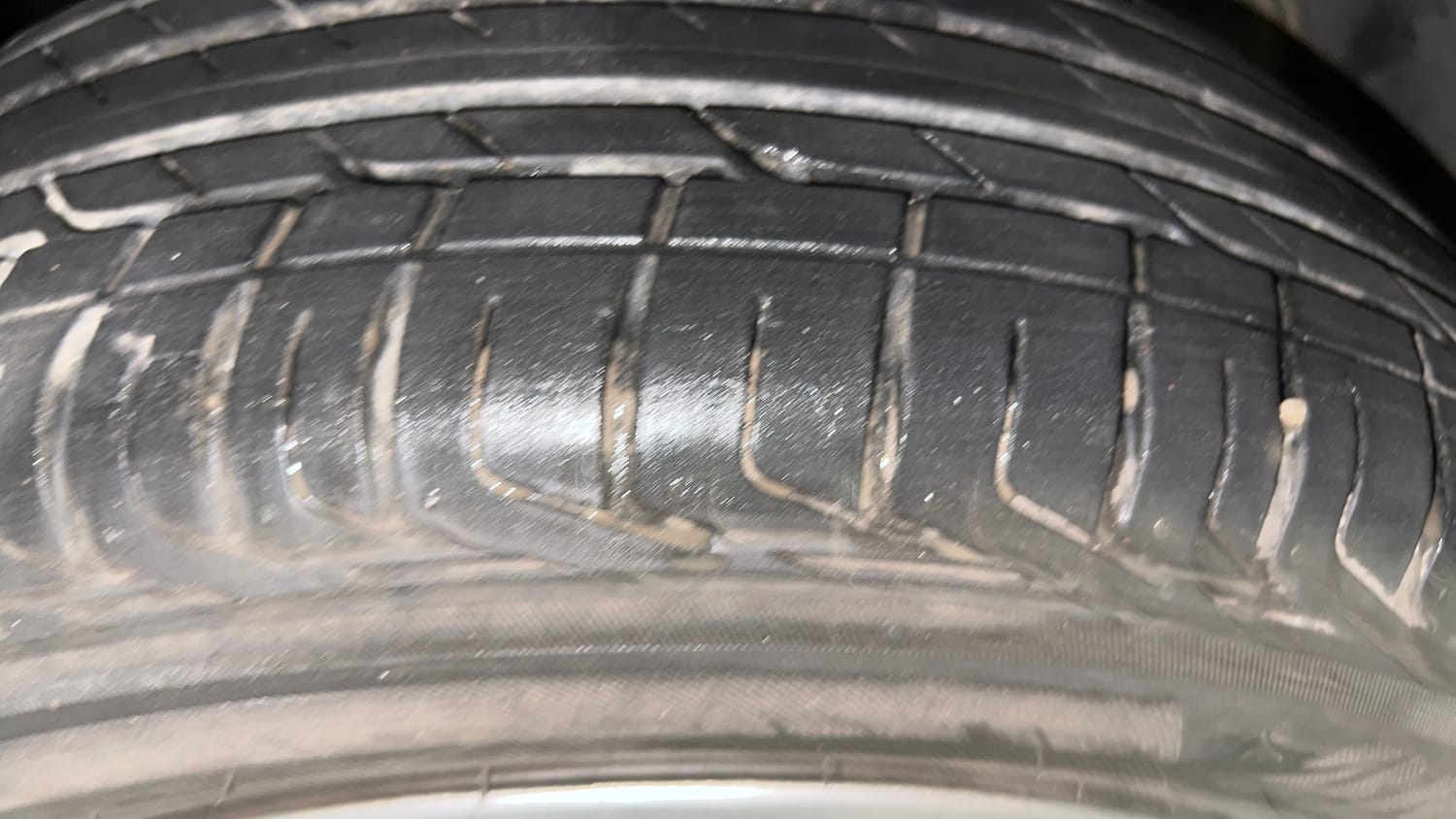Used 2022 Tata Nexon XMA (S) Petrol Automatic tyres RIGHT FRONT TYRE TREAD VIEW