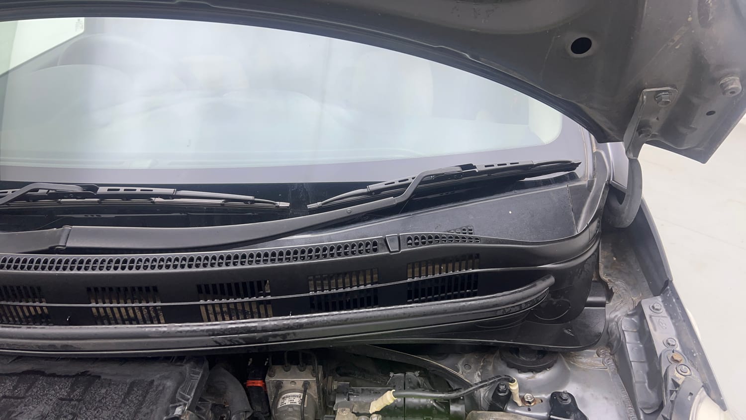 Used 2018 Hyundai Grand i10 Magna AT 1.2 Kappa VTVT Petrol Automatic engine ENGINE LEFT SIDE HINGE & APRON VIEW