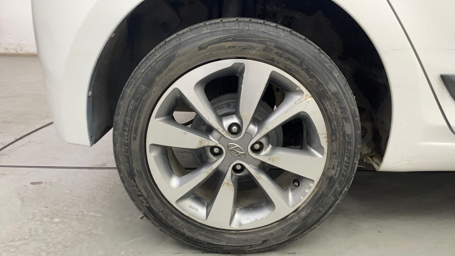 Used 2018 Hyundai Elite i20 Asta 1.2 (O) Petrol Manual tyres RIGHT REAR TYRE RIM VIEW
