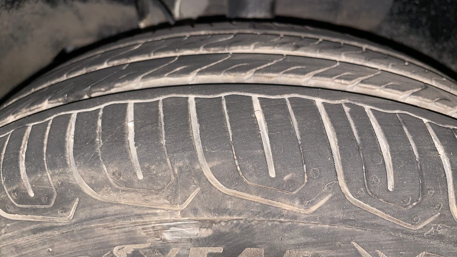 Used 2023 Tata Tiago XTA Petrol Automatic tyres LEFT FRONT TYRE TREAD VIEW