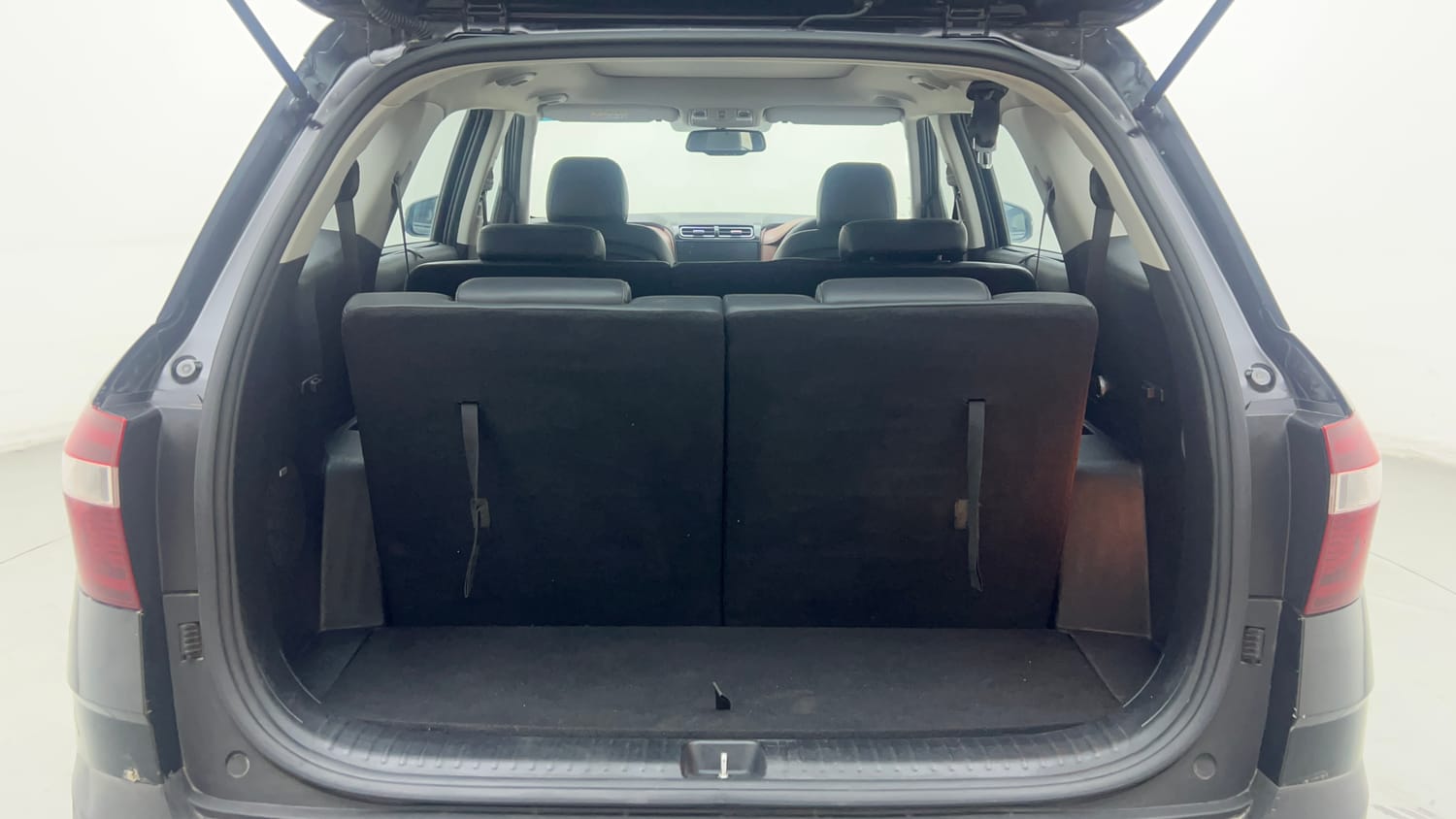 Used 2023 Hyundai Alcazar Signature (O) 7 Seater 1.5 Diesel AT Diesel Automatic interior DICKY INSIDE VIEW