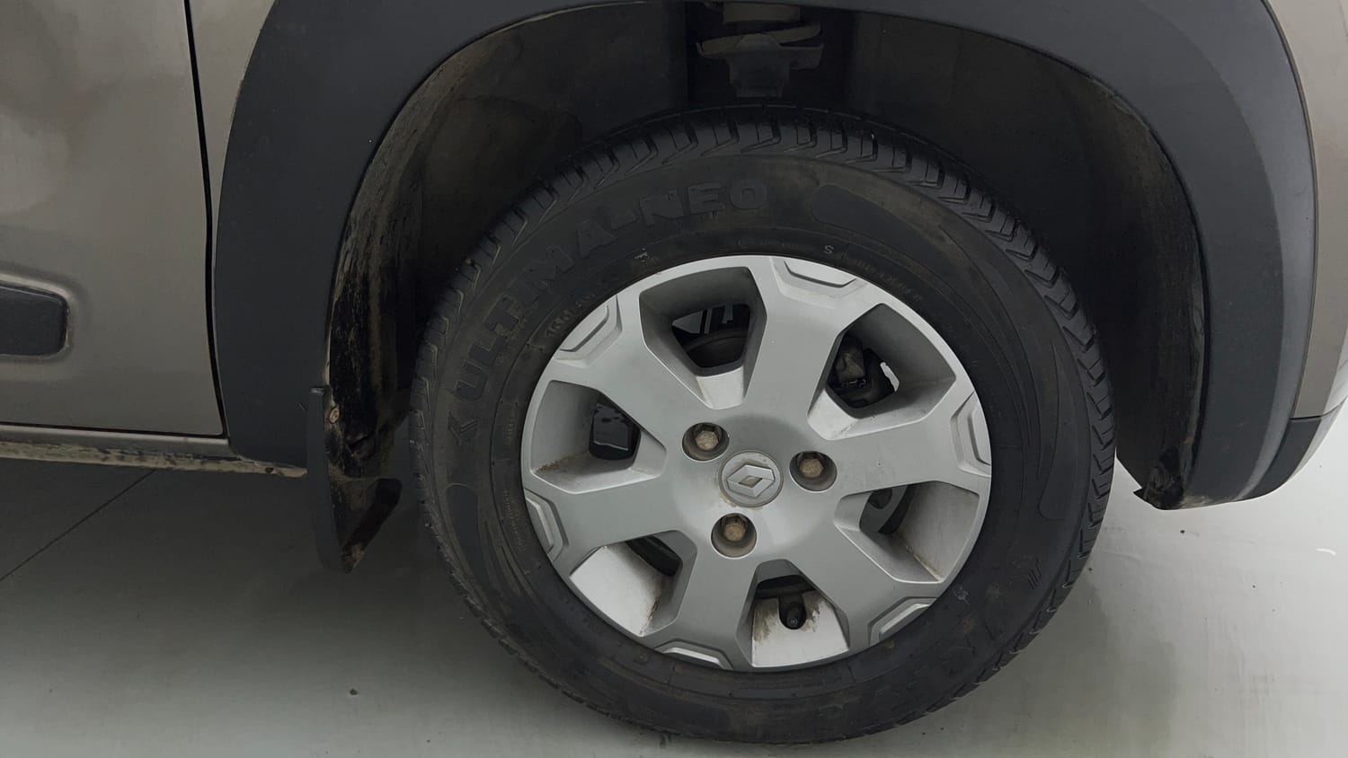 Used 2020 Renault Kwid CLIMBER 1.0 AMT Petrol Automatic tyres RIGHT FRONT TYRE RIM VIEW