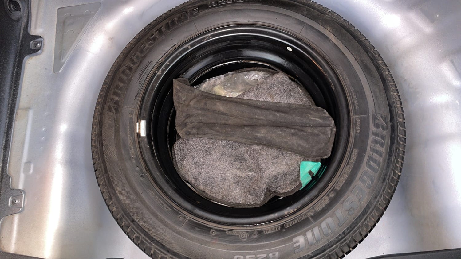 Used 2018 Hyundai Elite i20 Asta 1.2 (O) Petrol Manual tyres SPARE TYRE VIEW