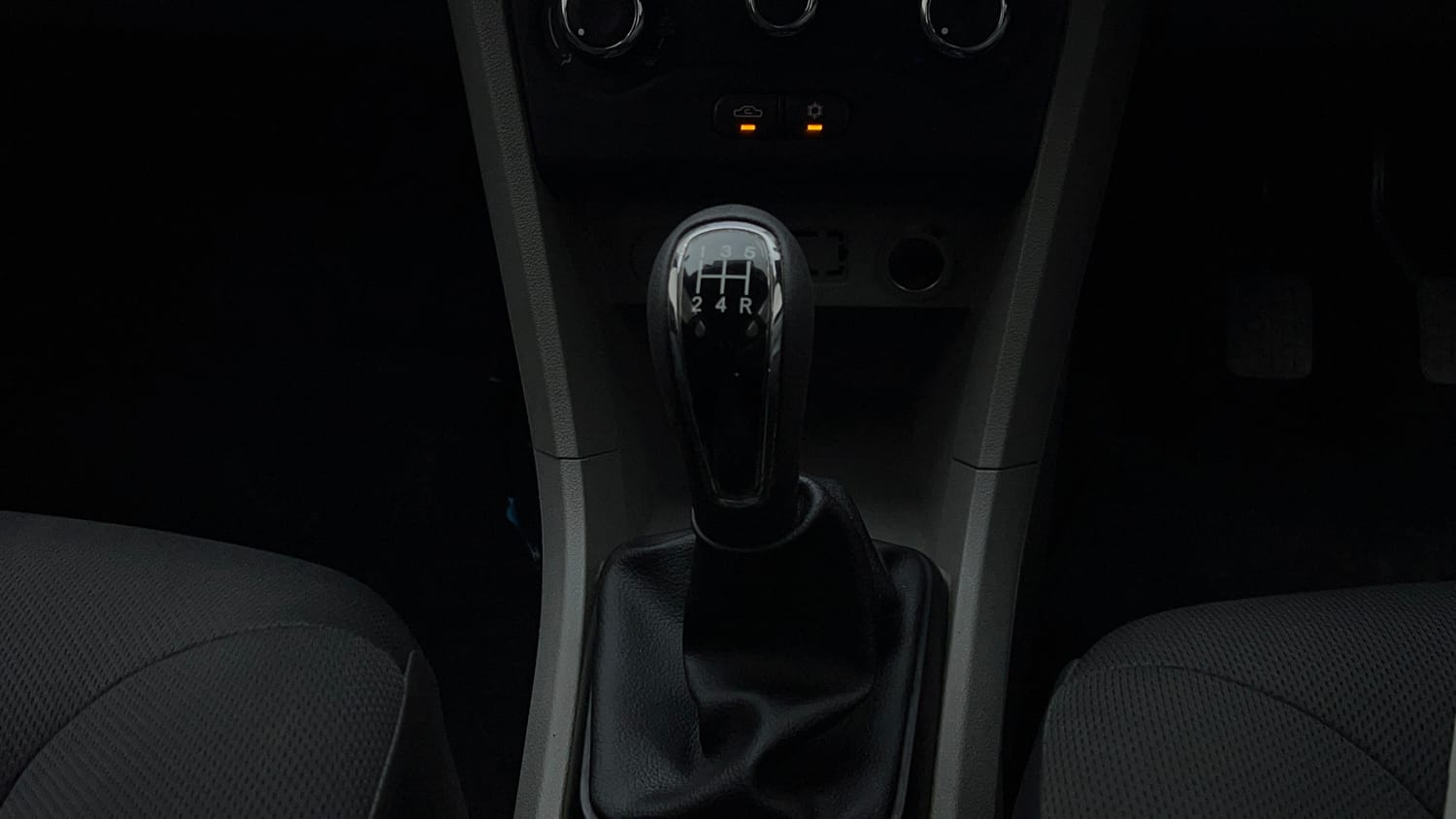 Used 2019 Tata Tiago Revotron XE Petrol Manual interior GEAR  KNOB VIEW