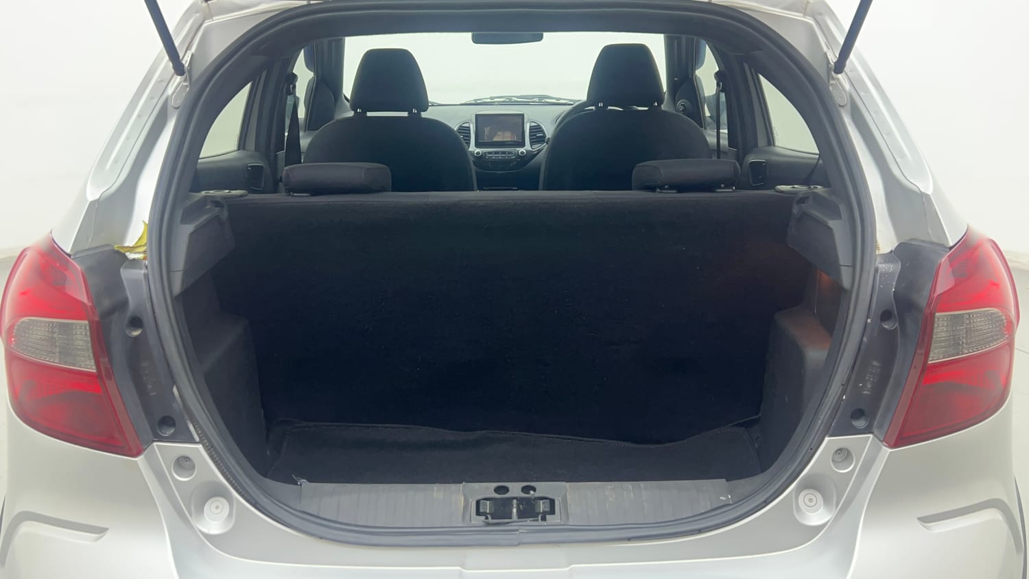 Used 2020 Ford Freestyle Titanium Plus 1.2 Ti-VCT Petrol Manual interior DICKY INSIDE VIEW