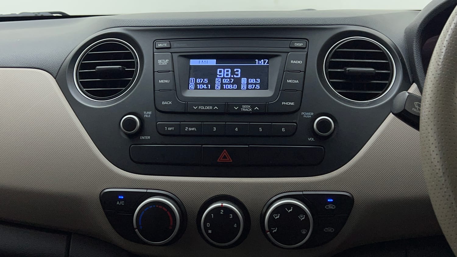 Used 2019 Hyundai Grand i10 Magna 1.2 Kappa VTVT Petrol Manual top_features Integrated (in-dash) music system