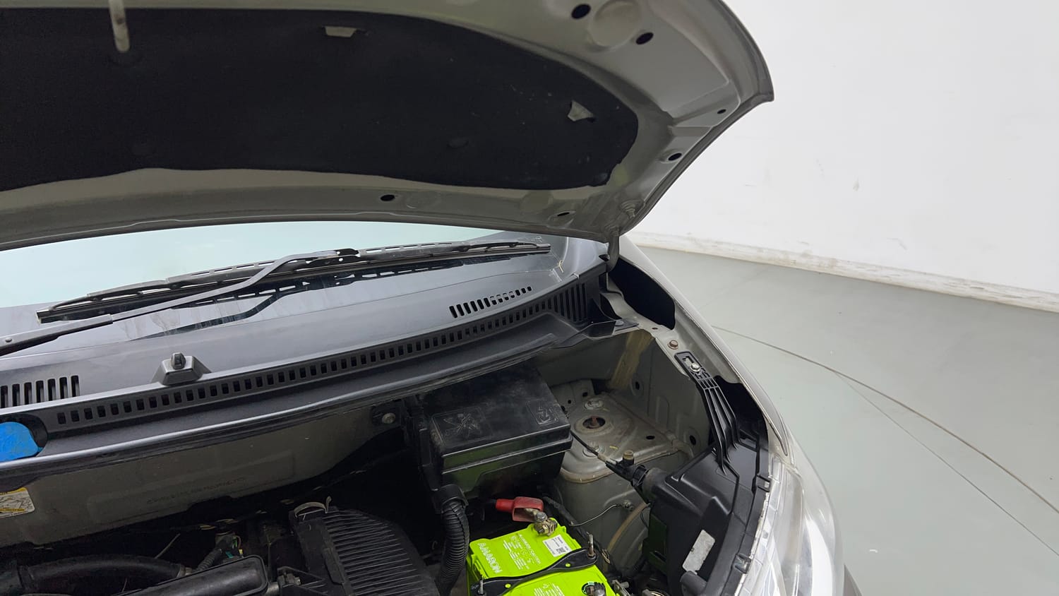 Used 2017 Datsun Redi-GO T (O) Petrol Manual engine ENGINE LEFT SIDE HINGE & APRON VIEW