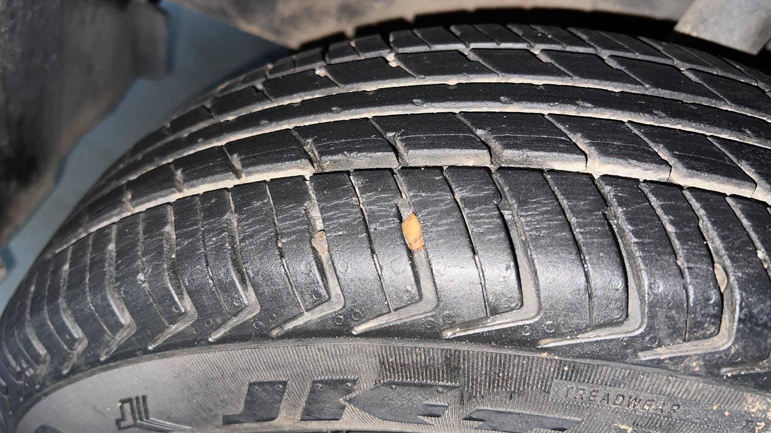 Used 2020 Renault Kwid CLIMBER 1.0 AMT Petrol Automatic tyres LEFT FRONT TYRE TREAD VIEW