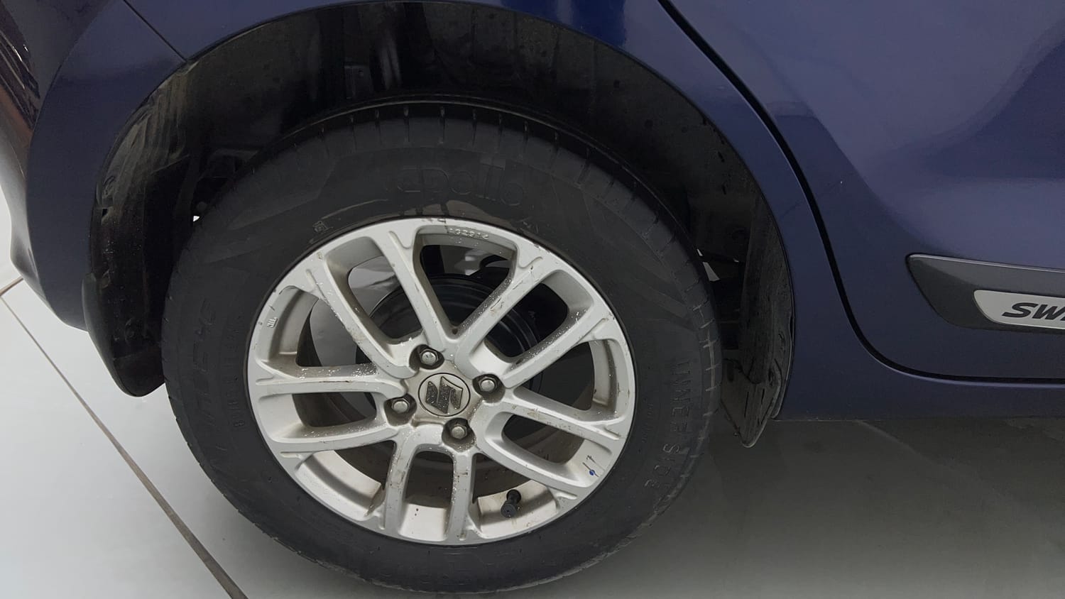 Used 2019 Maruti Suzuki Swift ZXi Petrol Manual tyres RIGHT REAR TYRE RIM VIEW