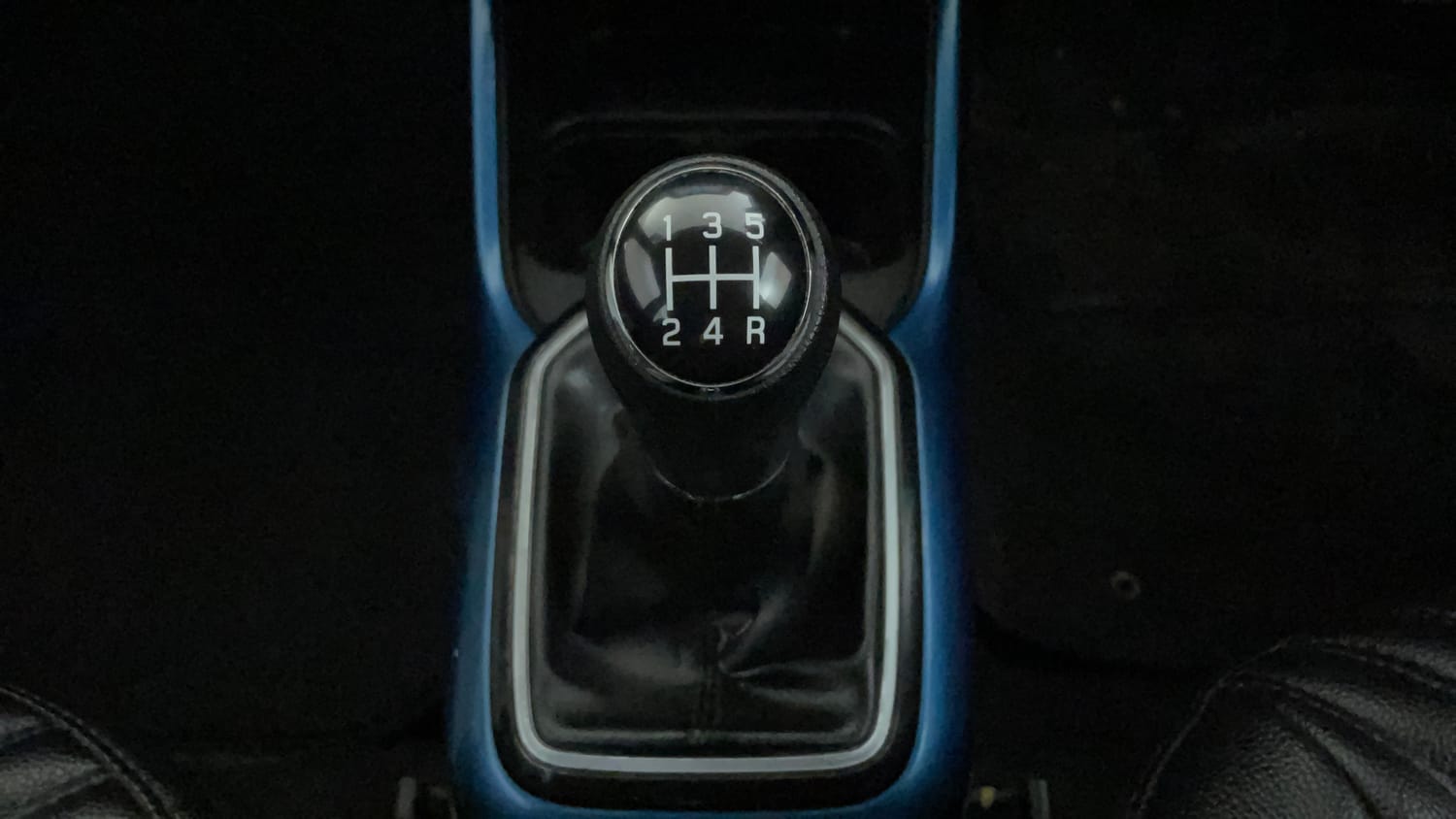 Used 2017 Maruti Suzuki Ignis Alpha 1.2 MT Petrol Manual interior GEAR  KNOB VIEW