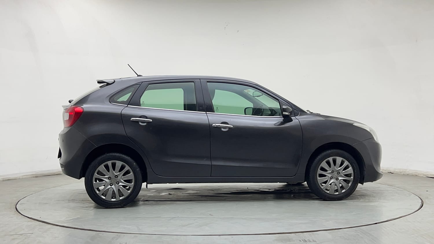 Used 2018 Maruti Suzuki Baleno Zeta 1.2 Petrol Manual exterior RIGHT SIDE VIEW