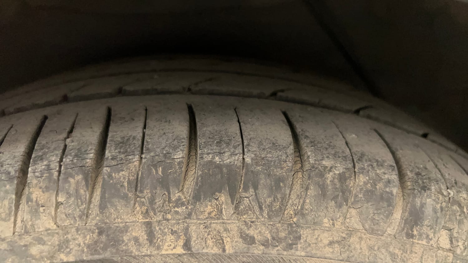 Used 2016 Hyundai Verna 1.6 VTVT SX Petrol Manual tyres RIGHT REAR TYRE TREAD VIEW