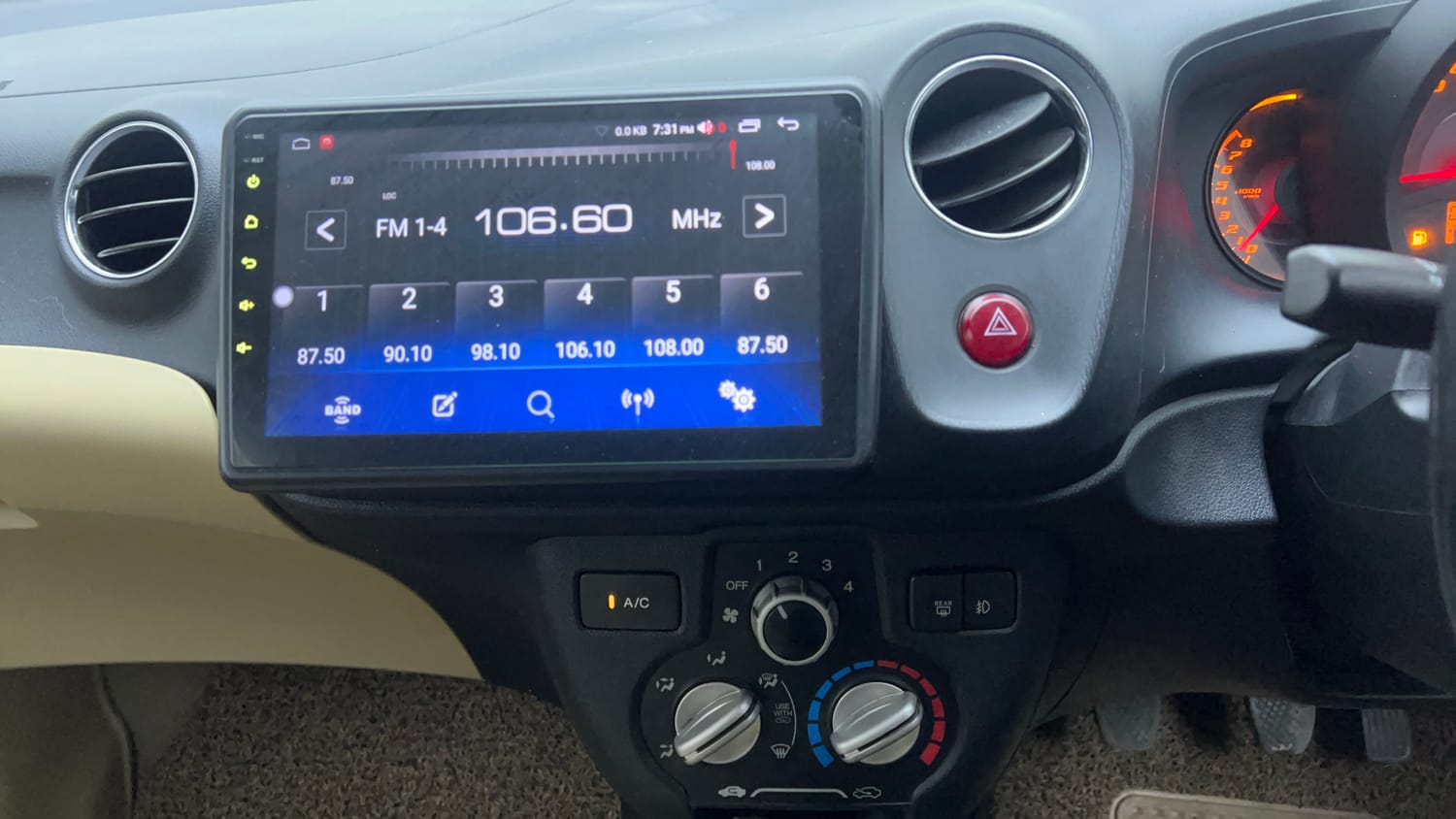 Used 2014 Honda Amaze 1.2 VX i-VTEC Petrol Manual interior MUSIC SYSTEM & AC CONTROL VIEW