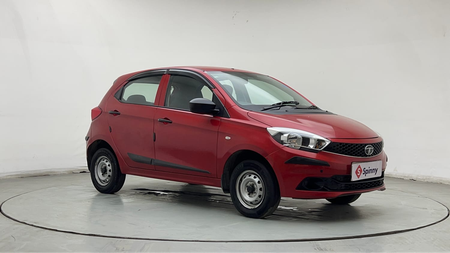 Used 2019 Tata Tiago Revotron XE Petrol Manual exterior RIGHT FRONT CORNER VIEW