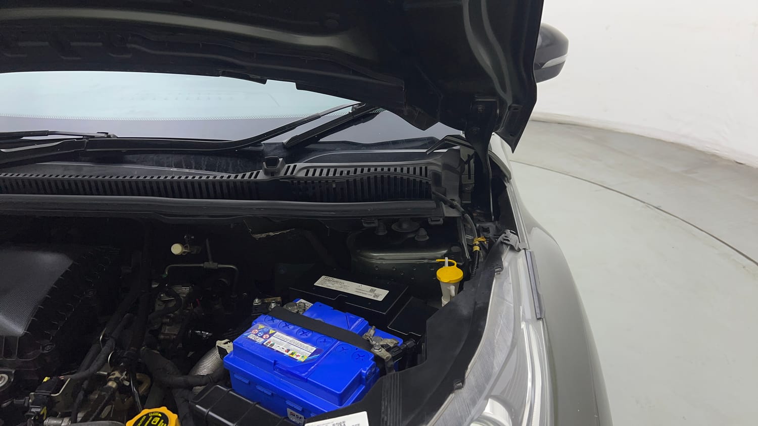 Used 2021 Tata Nexon XZA Plus Petrol Automatic engine ENGINE LEFT SIDE HINGE & APRON VIEW