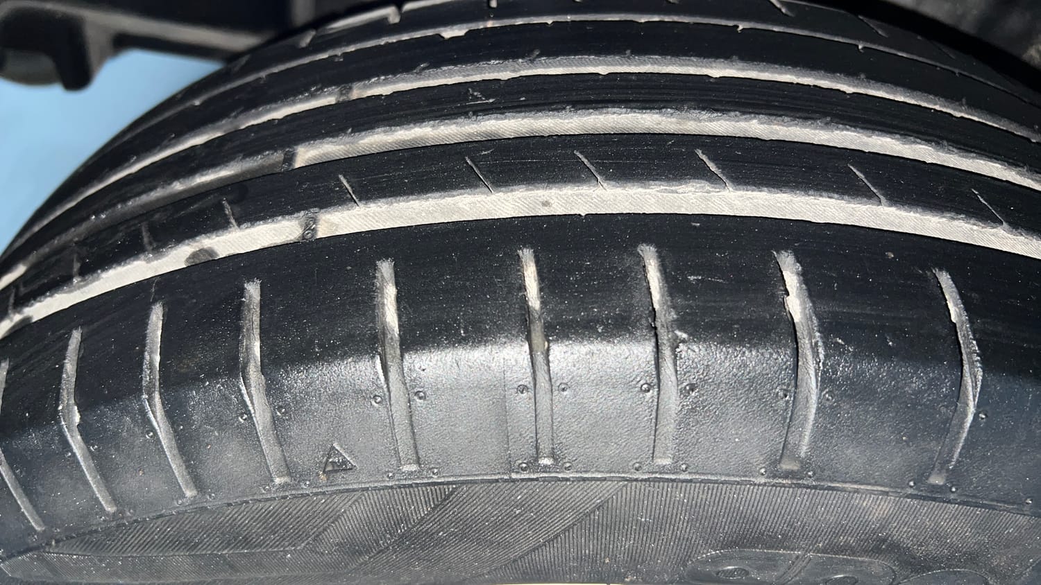 Used 2019 Maruti Suzuki Swift ZXi Petrol Manual tyres RIGHT REAR TYRE TREAD VIEW