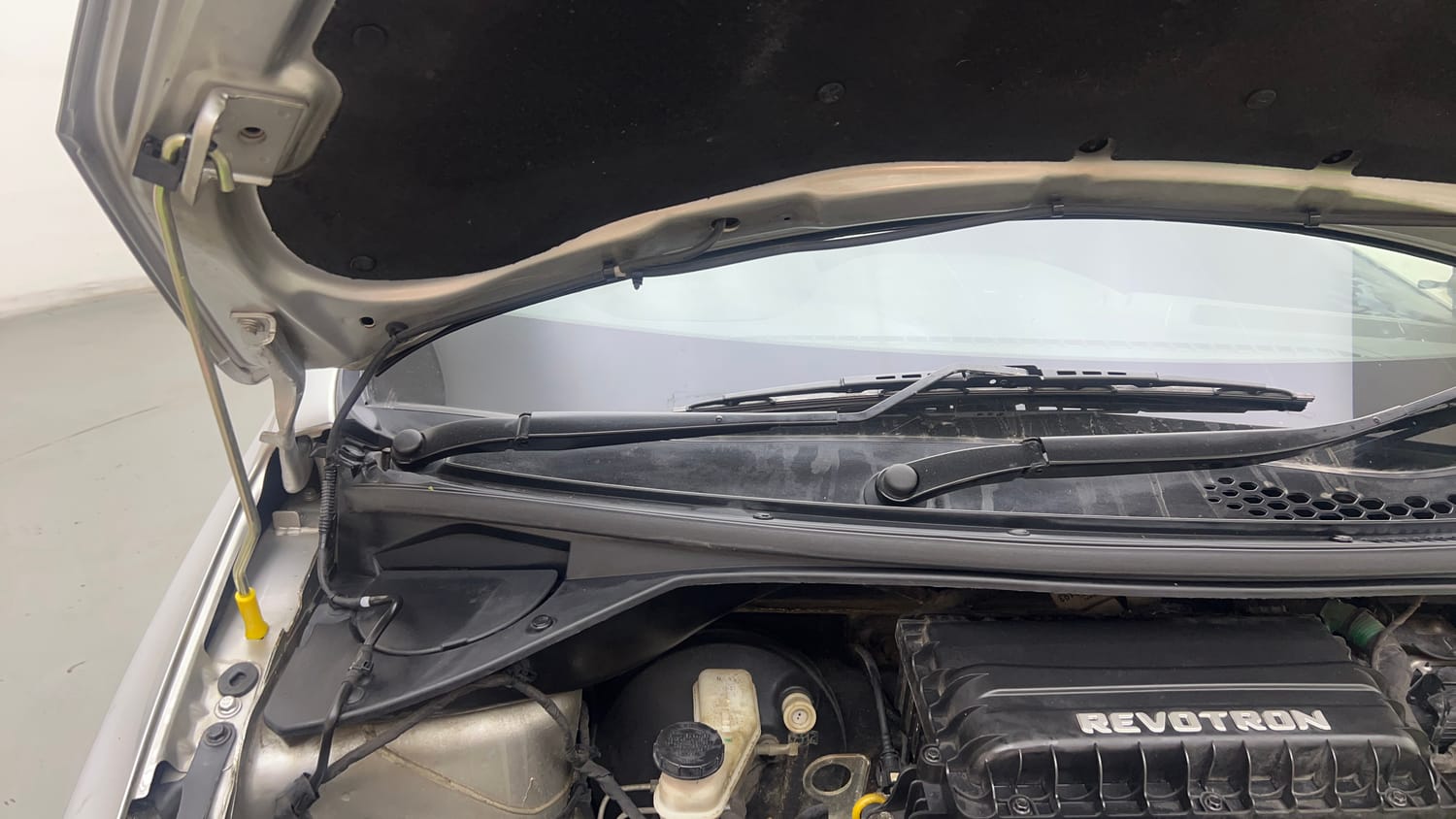 Used 2017 Tata Tiago Revotron XM Petrol Manual engine ENGINE RIGHT SIDE HINGE & APRON VIEW