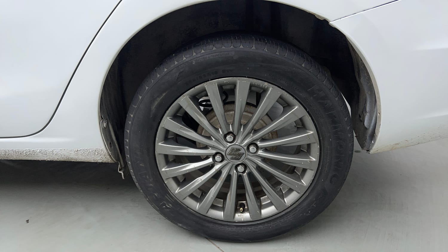 Used 2016 Maruti Suzuki Ciaz ZXI+ AT Petrol Automatic tyres LEFT REAR TYRE RIM VIEW
