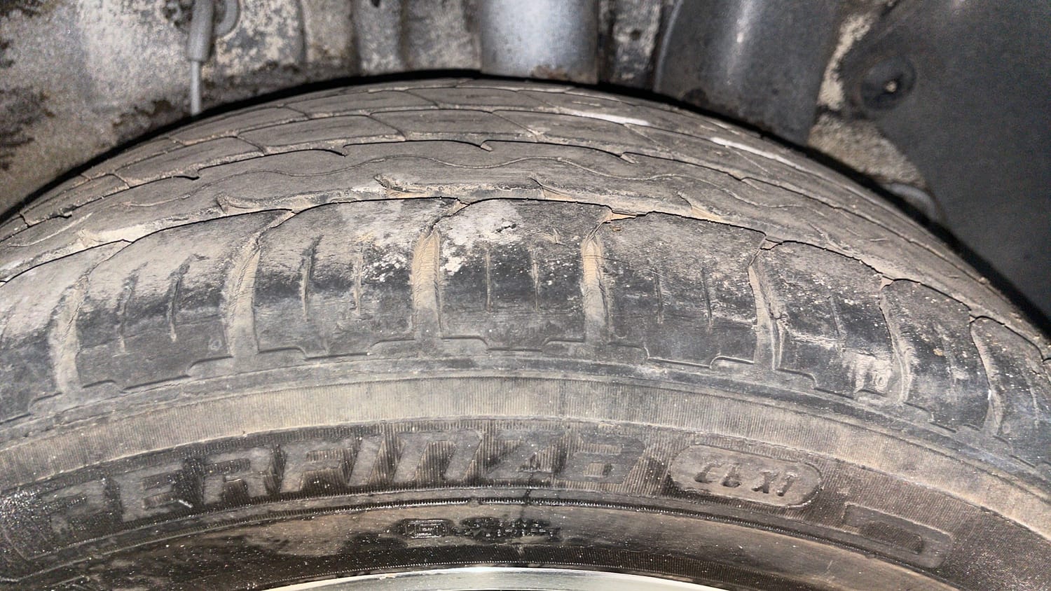 Used 2018 Hyundai Elite i20 Asta 1.2 (O) Petrol Manual tyres LEFT REAR TYRE TREAD VIEW