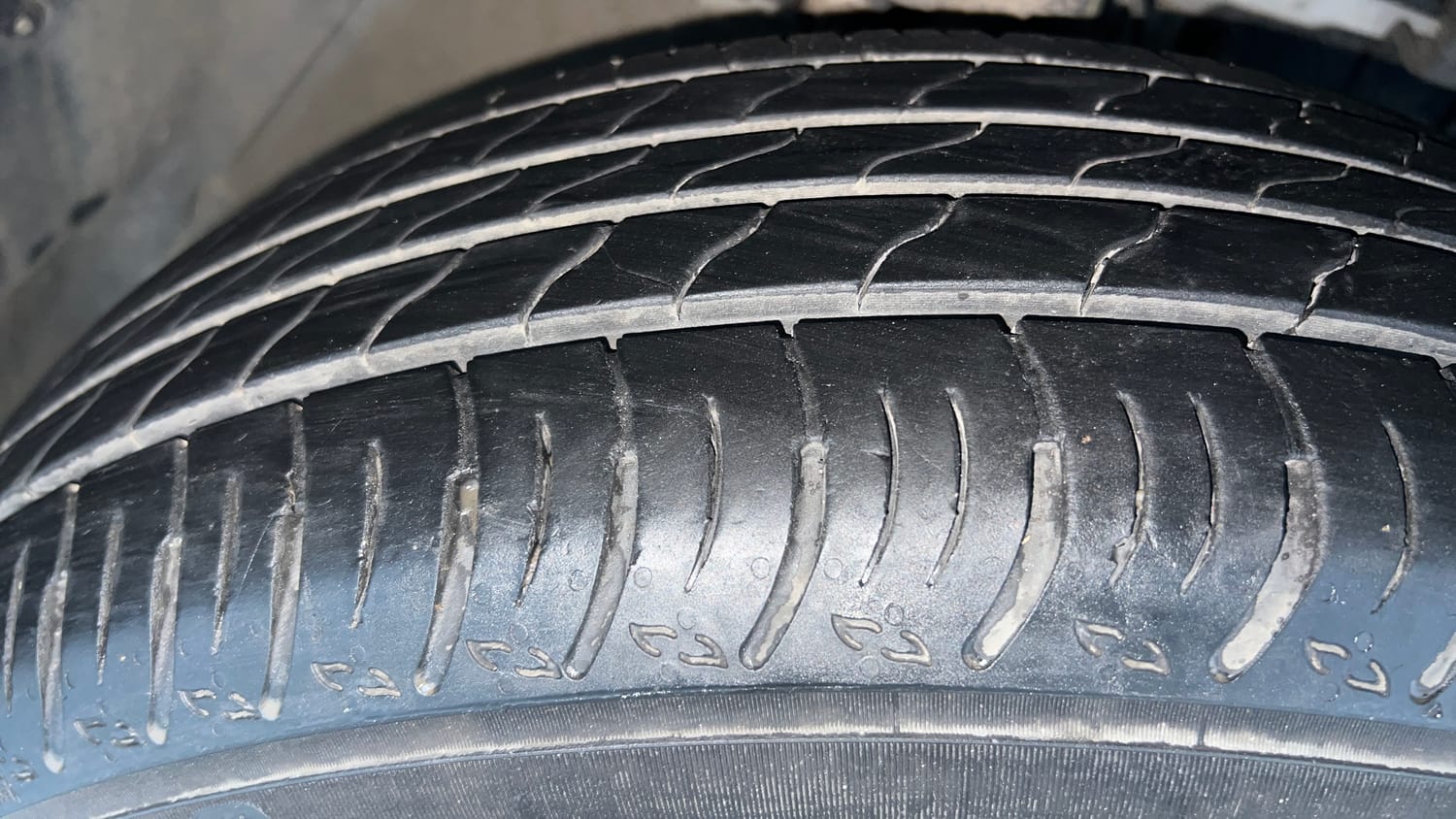 Used 2025 Tata Nexon Pure Plus (S) 1.2 iCNG 6MT Cng Manual tyres RIGHT FRONT TYRE TREAD VIEW