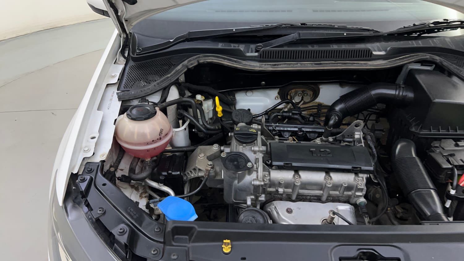 Used 2018 Volkswagen Polo Highline Plus 1.2( P)16 Alloy Petrol Manual engine ENGINE RIGHT SIDE HINGE & APRON VIEW