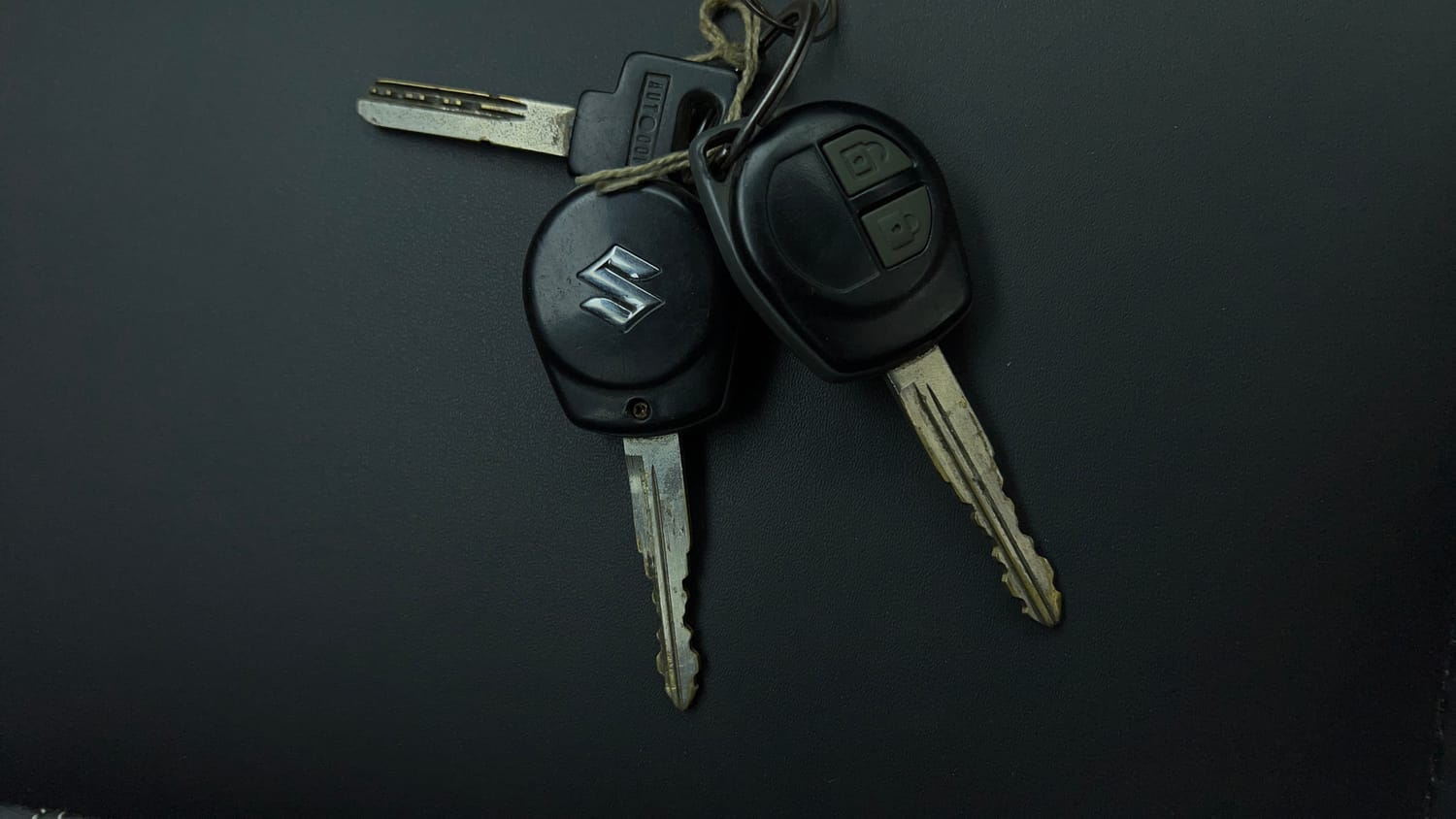 Used 2017 Maruti Suzuki Swift Lxi (O) Petrol Manual extra CAR KEY VIEW
