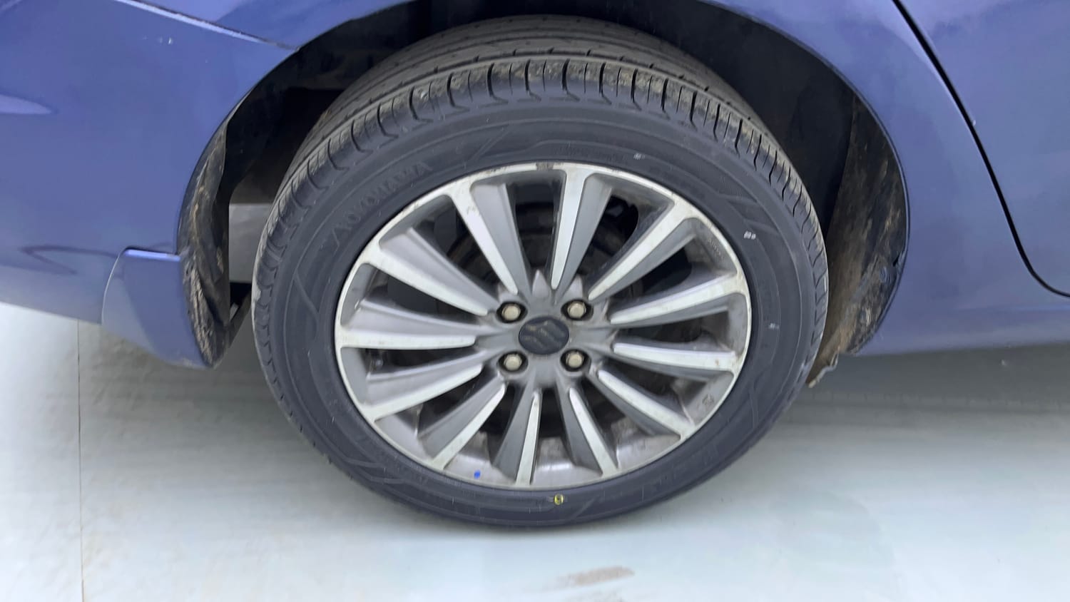 Used 2018 Maruti Suzuki Ciaz Alpha Hybrid 1.5 AT Petrol Automatic tyres RIGHT REAR TYRE RIM VIEW