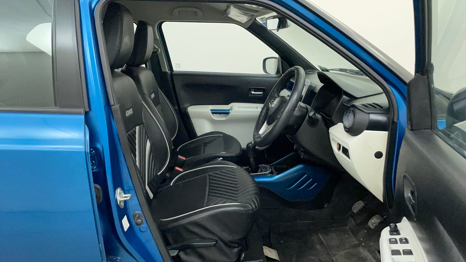 Used 2017 Maruti Suzuki Ignis Alpha 1.2 MT Petrol Manual interior RIGHT SIDE FRONT DOOR CABIN VIEW
