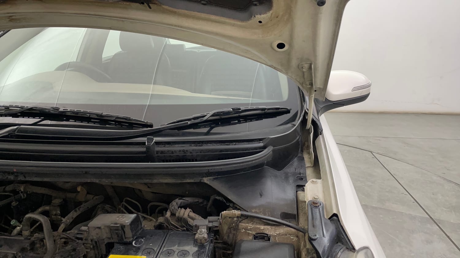 Used 2018 Hyundai Elite i20 Asta 1.2 (O) Petrol Manual engine ENGINE LEFT SIDE HINGE & APRON VIEW