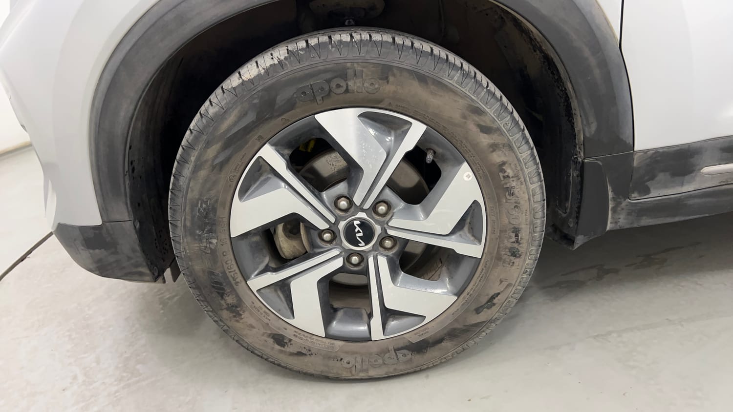 Used 2023 Kia Sonet HTX 1.0 DCT Petrol Automatic tyres LEFT FRONT TYRE RIM VIEW