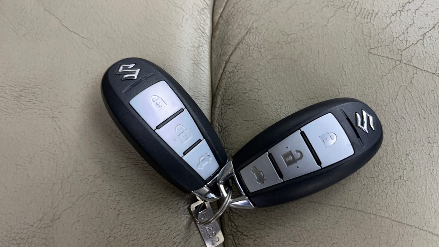 Used 2018 Maruti Suzuki Ciaz Alpha Hybrid 1.5 AT Petrol Automatic extra CAR KEY VIEW