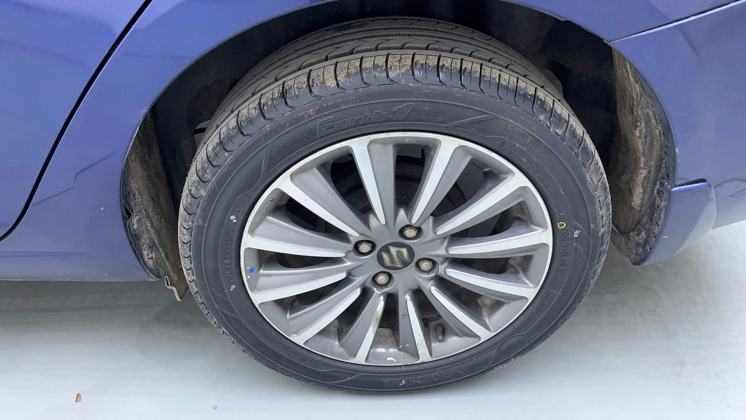 Used 2018 Maruti Suzuki Ciaz Alpha Hybrid 1.5 AT Petrol Automatic tyres LEFT REAR TYRE RIM VIEW