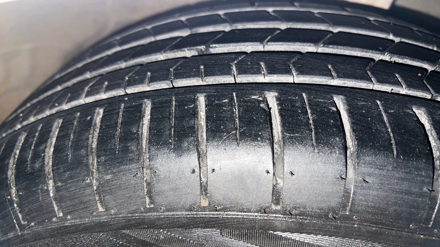 Used 2016 Maruti Suzuki Ciaz ZXI+ AT Petrol Automatic tyres RIGHT FRONT TYRE TREAD VIEW