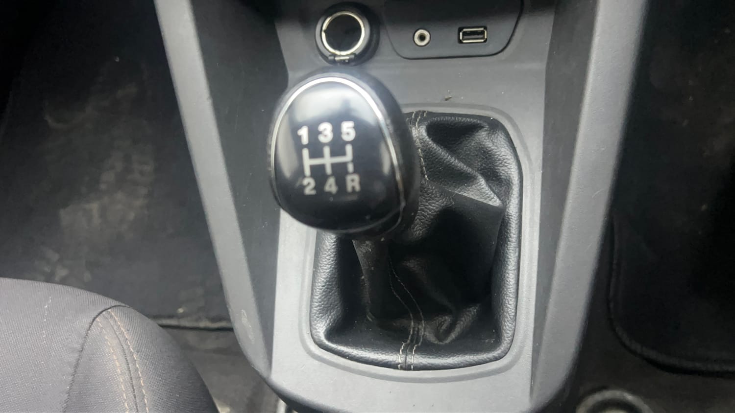 Used 2020 Ford Freestyle Titanium Plus 1.2 Ti-VCT Petrol Manual interior GEAR  KNOB VIEW