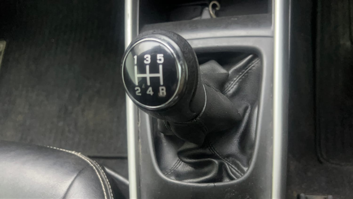 Used 2018 Maruti Suzuki Baleno Zeta 1.2 Petrol Manual interior GEAR  KNOB VIEW