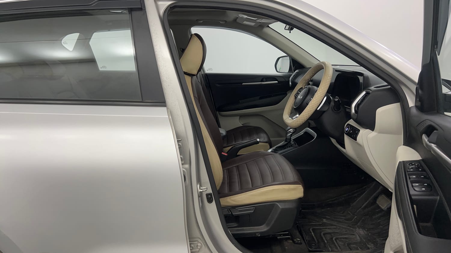 Used 2023 Kia Sonet HTX 1.0 DCT Petrol Automatic interior RIGHT SIDE FRONT DOOR CABIN VIEW