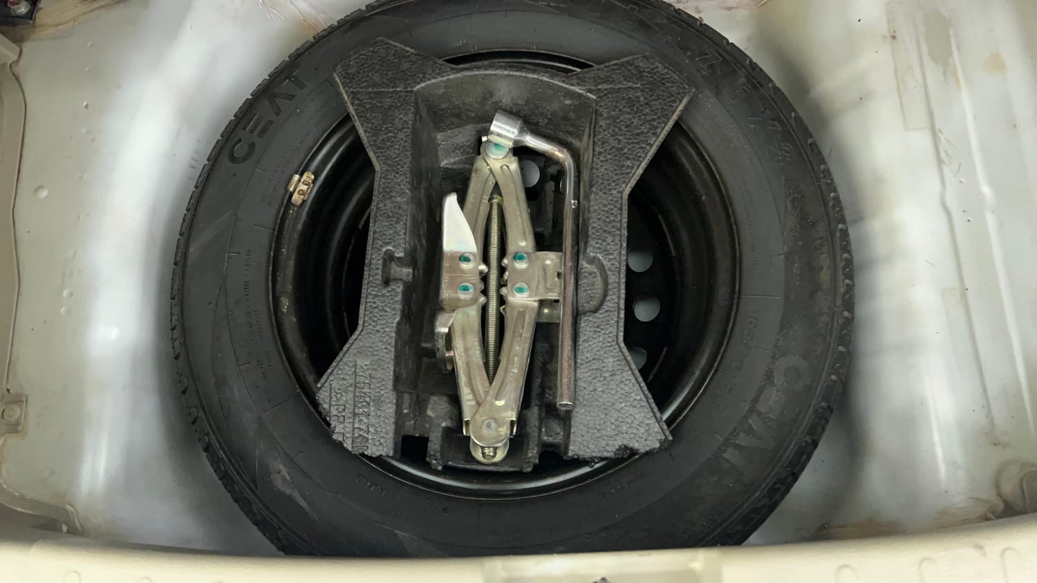 Used 2015 Maruti Suzuki Celerio VXi AMT Petrol Automatic tyres SPARE TYRE VIEW