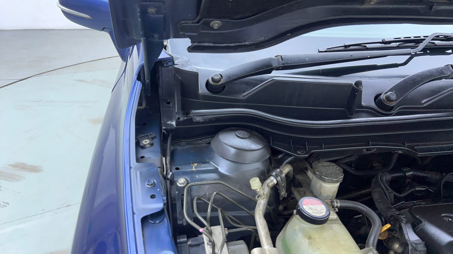 Used 2019 Maruti Suzuki S-Cross Zeta 1.3 Diesel Manual engine ENGINE RIGHT SIDE HINGE & APRON VIEW