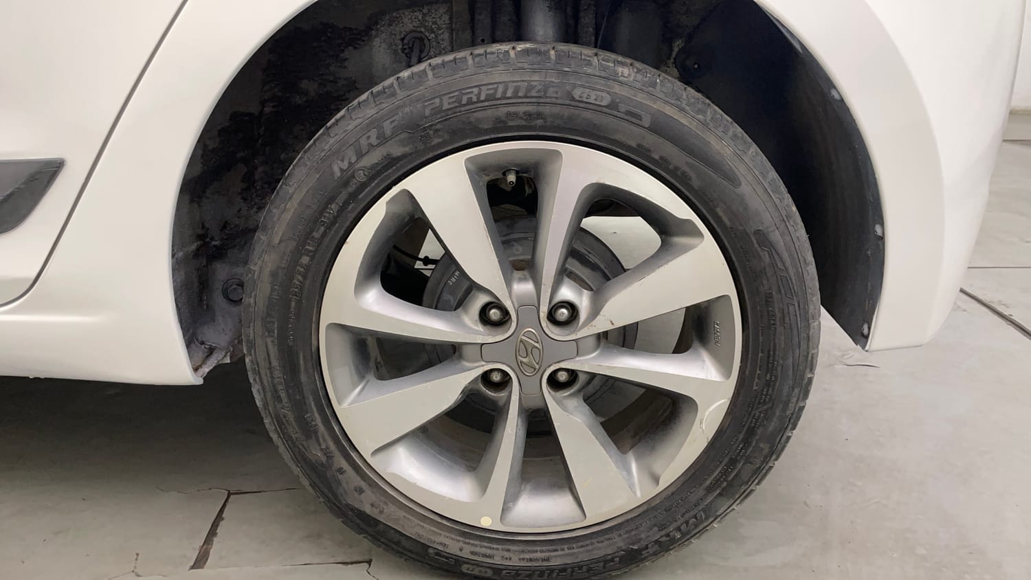 Used 2018 Hyundai Elite i20 Asta 1.2 (O) Petrol Manual tyres LEFT REAR TYRE RIM VIEW