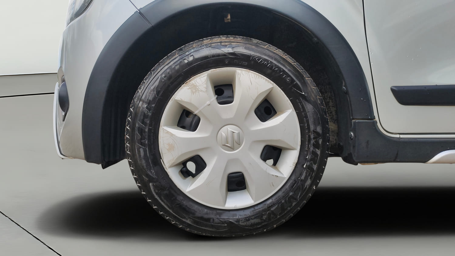 Used 2022 Maruti Suzuki Wagon R ZXi 1.2 Petrol Manual tyres LEFT FRONT TYRE RIM VIEW