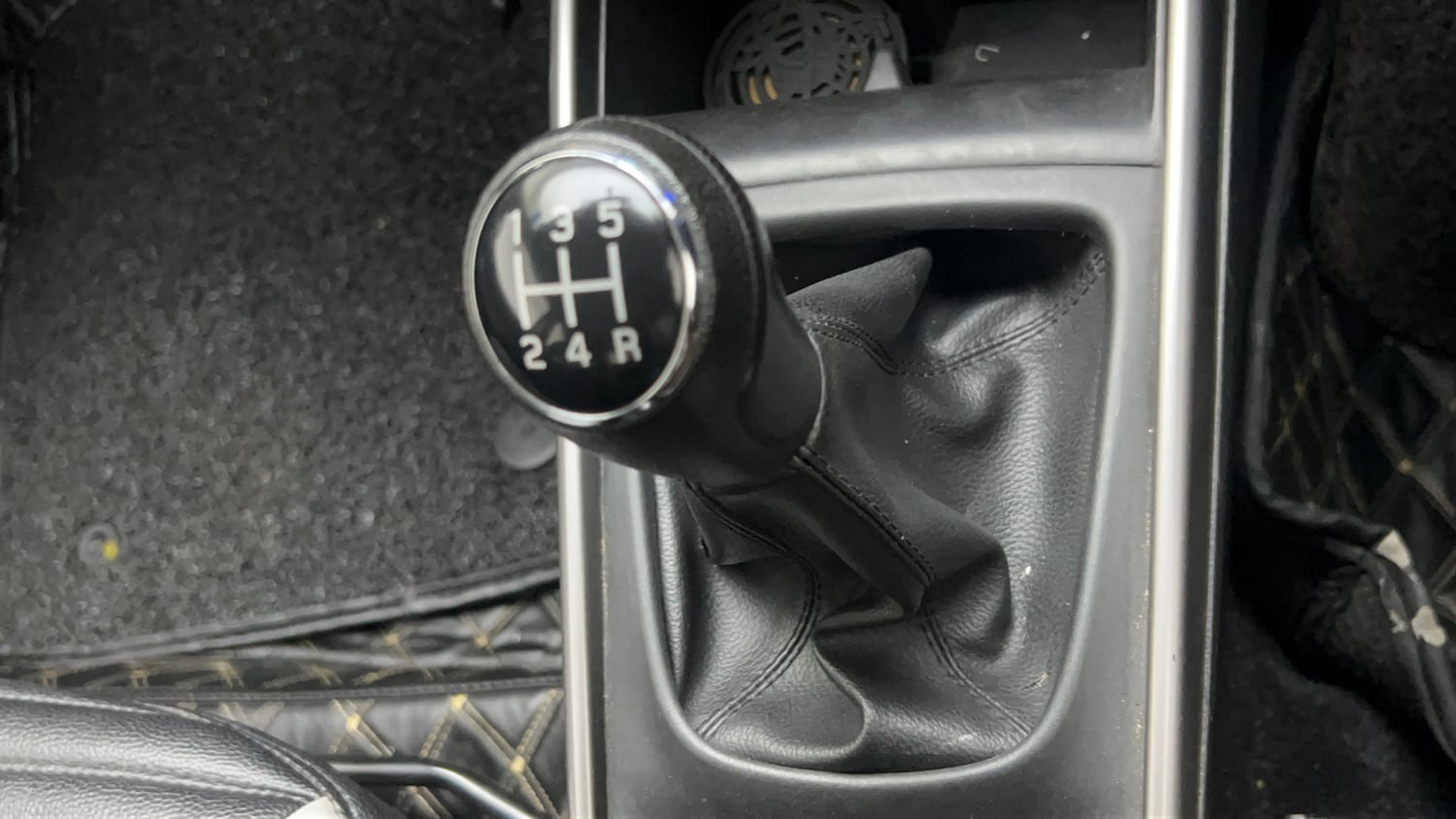Used 2021 Maruti Suzuki Baleno Delta Petrol Manual interior GEAR  KNOB VIEW