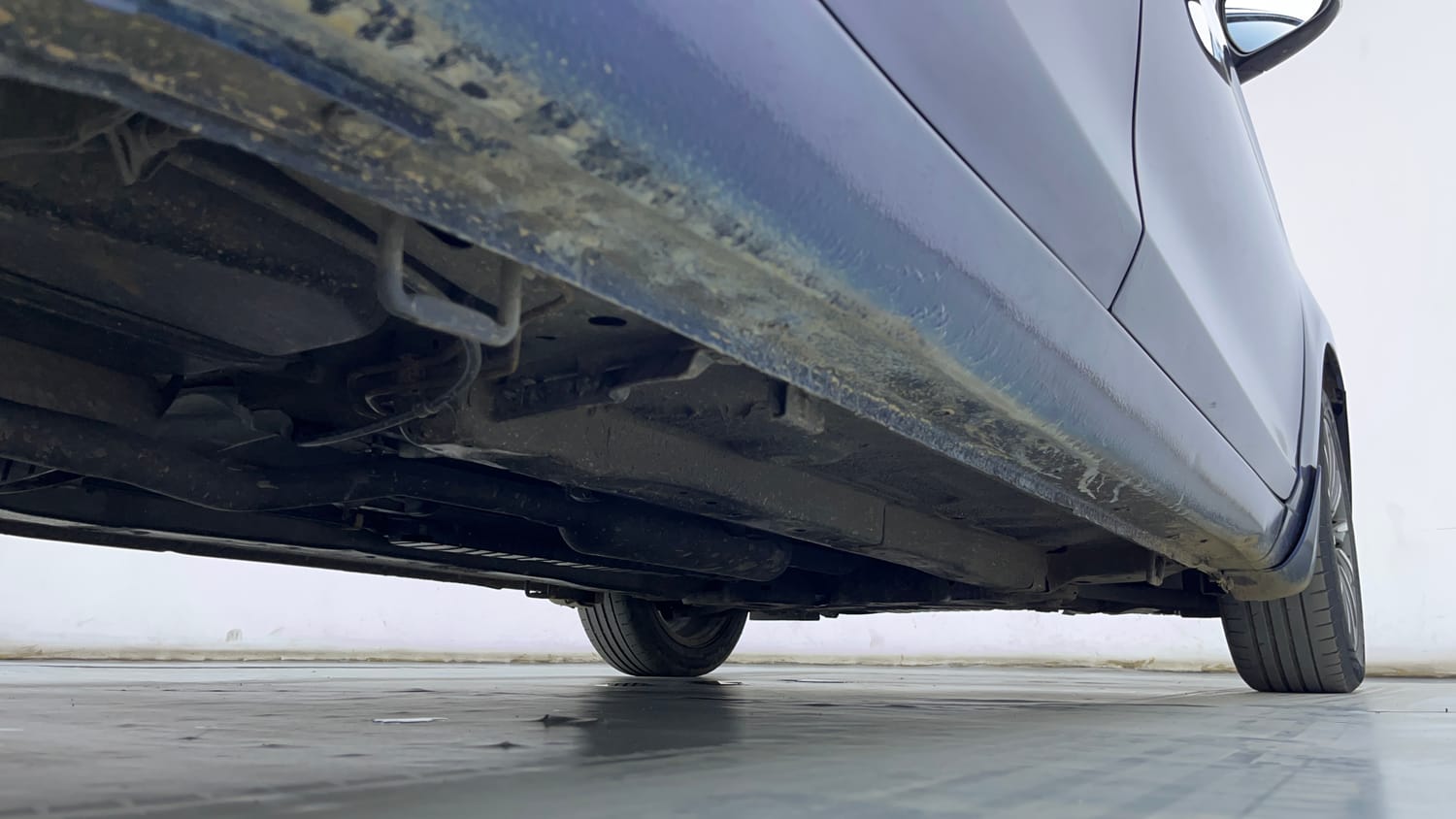 Used 2018 Maruti Suzuki Ciaz Alpha Hybrid 1.5 AT Petrol Automatic extra REAR RIGHT UNDERBODY VIEW