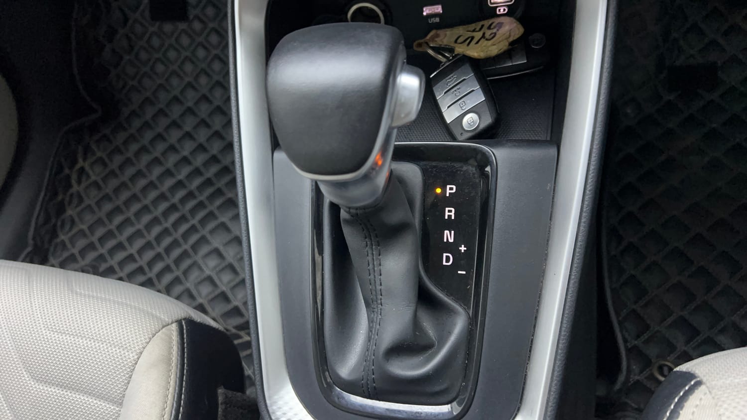 Used 2023 Kia Sonet HTX 1.0 Turbo Petrol DCT Petrol Automatic interior GEAR  KNOB VIEW