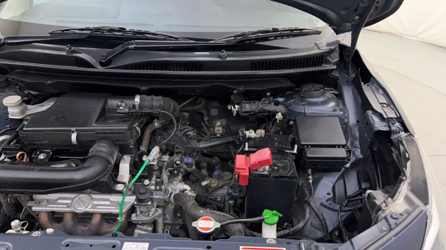 Used 2022 Maruti Suzuki Baleno Alpha MT Petrol Manual engine ENGINE LEFT SIDE HINGE & APRON VIEW