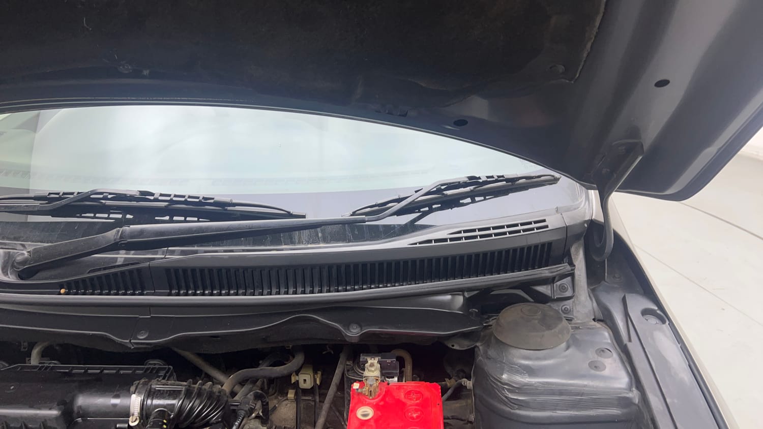 Used 2019 Maruti Suzuki Ciaz Alpha Hybrid 1.5 AT Petrol Automatic engine ENGINE LEFT SIDE HINGE & APRON VIEW