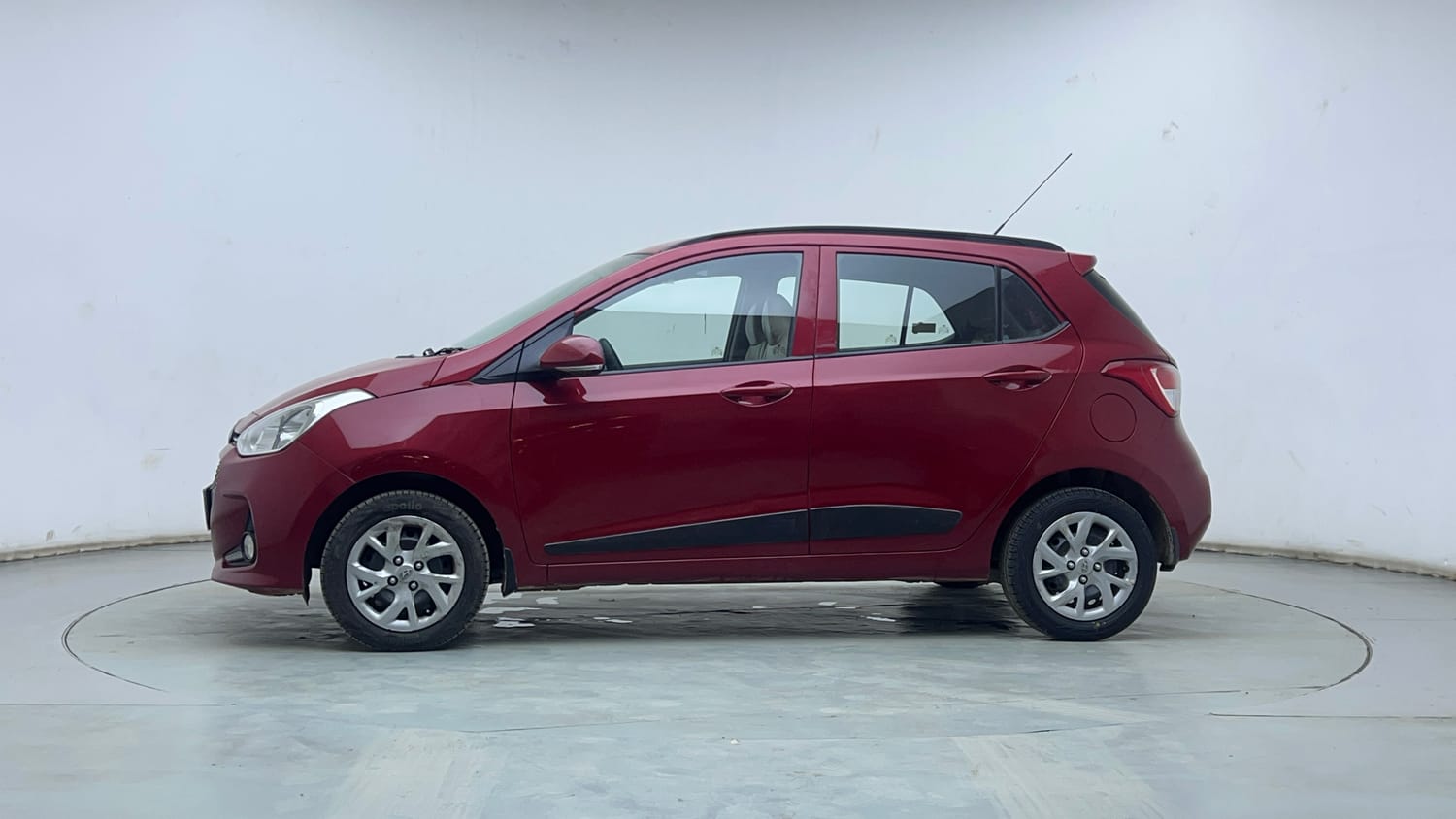 Used 2017 Hyundai Grand i10 Sportz (O) 1.2 Kappa VTVT Petrol Manual exterior LEFT SIDE VIEW