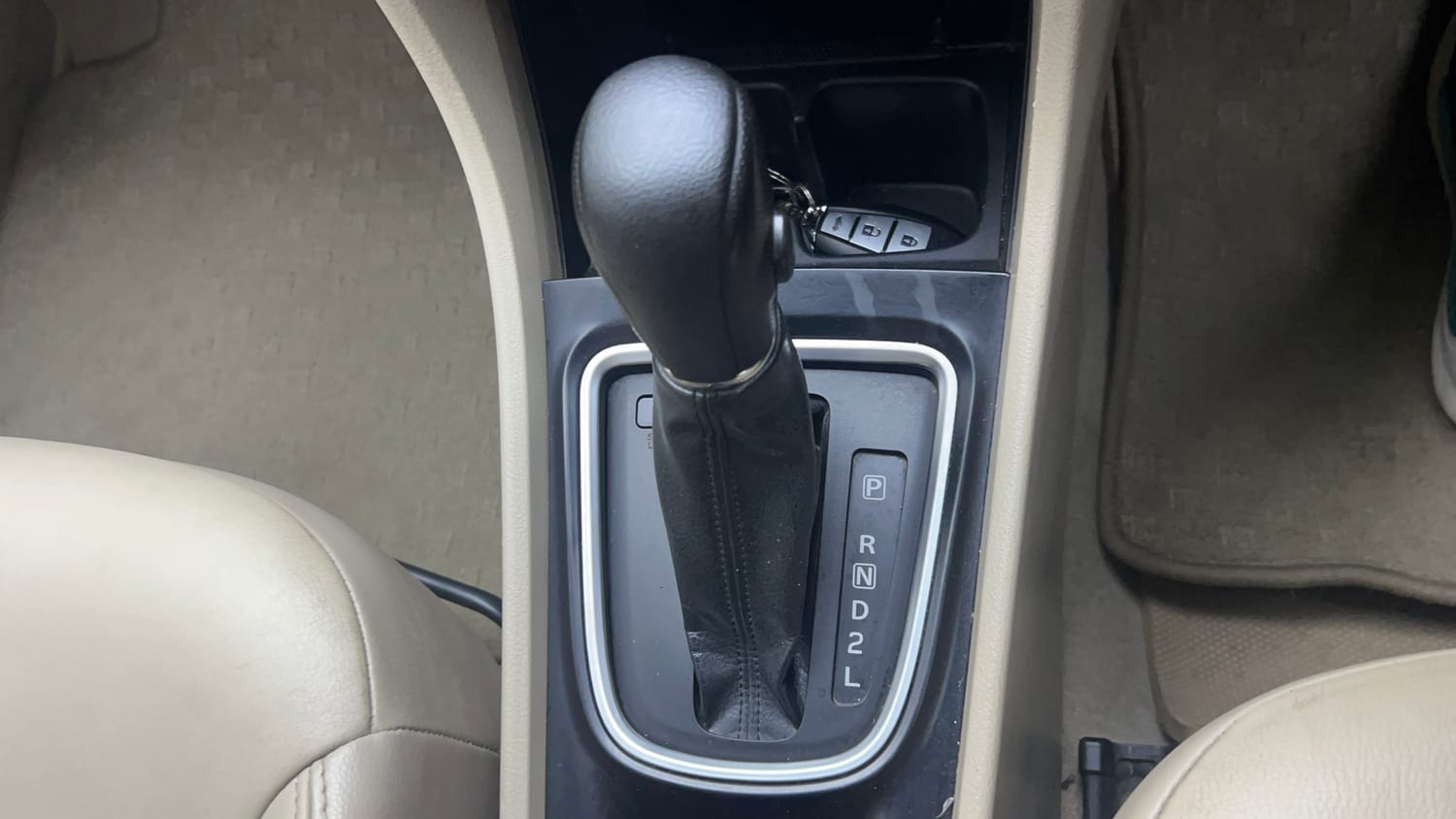 Used 2019 Maruti Suzuki Ciaz Alpha Hybrid 1.5 AT Petrol Automatic interior GEAR  KNOB VIEW